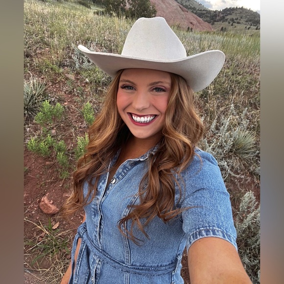 Meet your Posher, Jessica - Picture 3 of 9